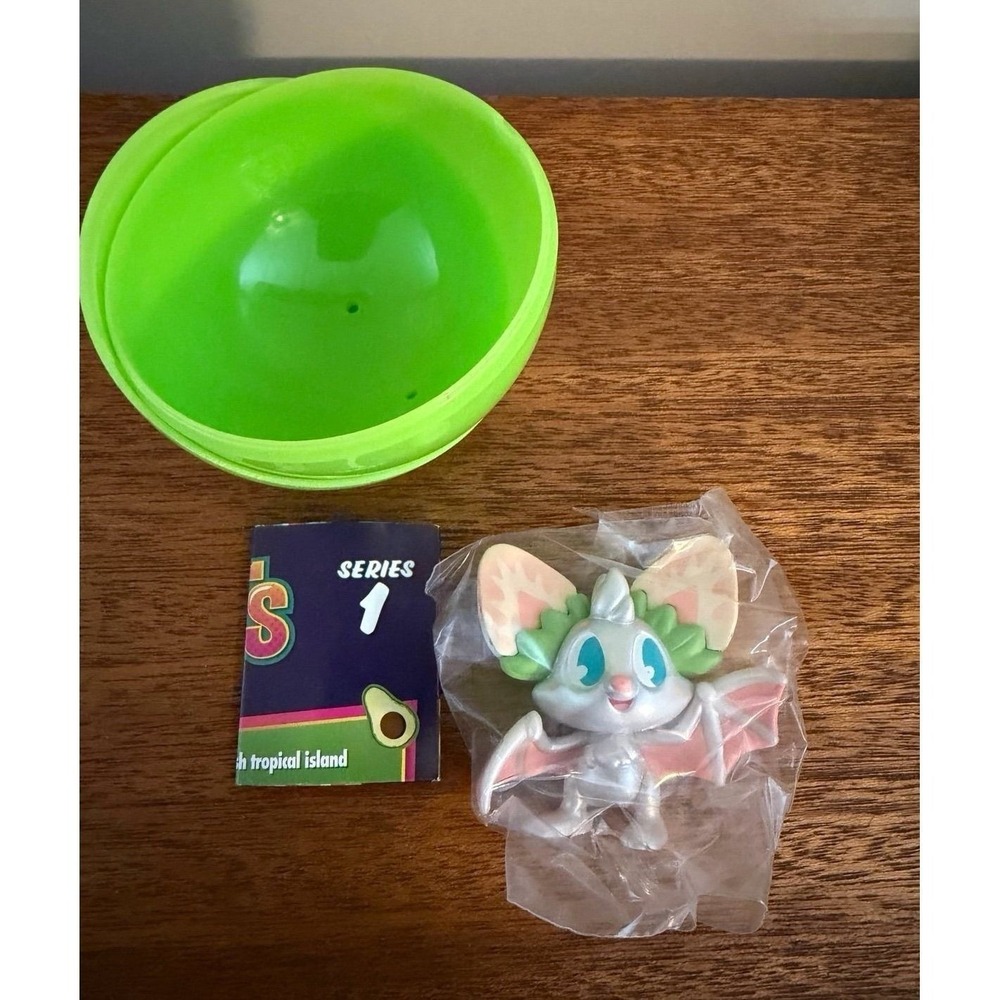 Funko Paka Paka Fruit Bats Ultra Rare White Strawberry Bat